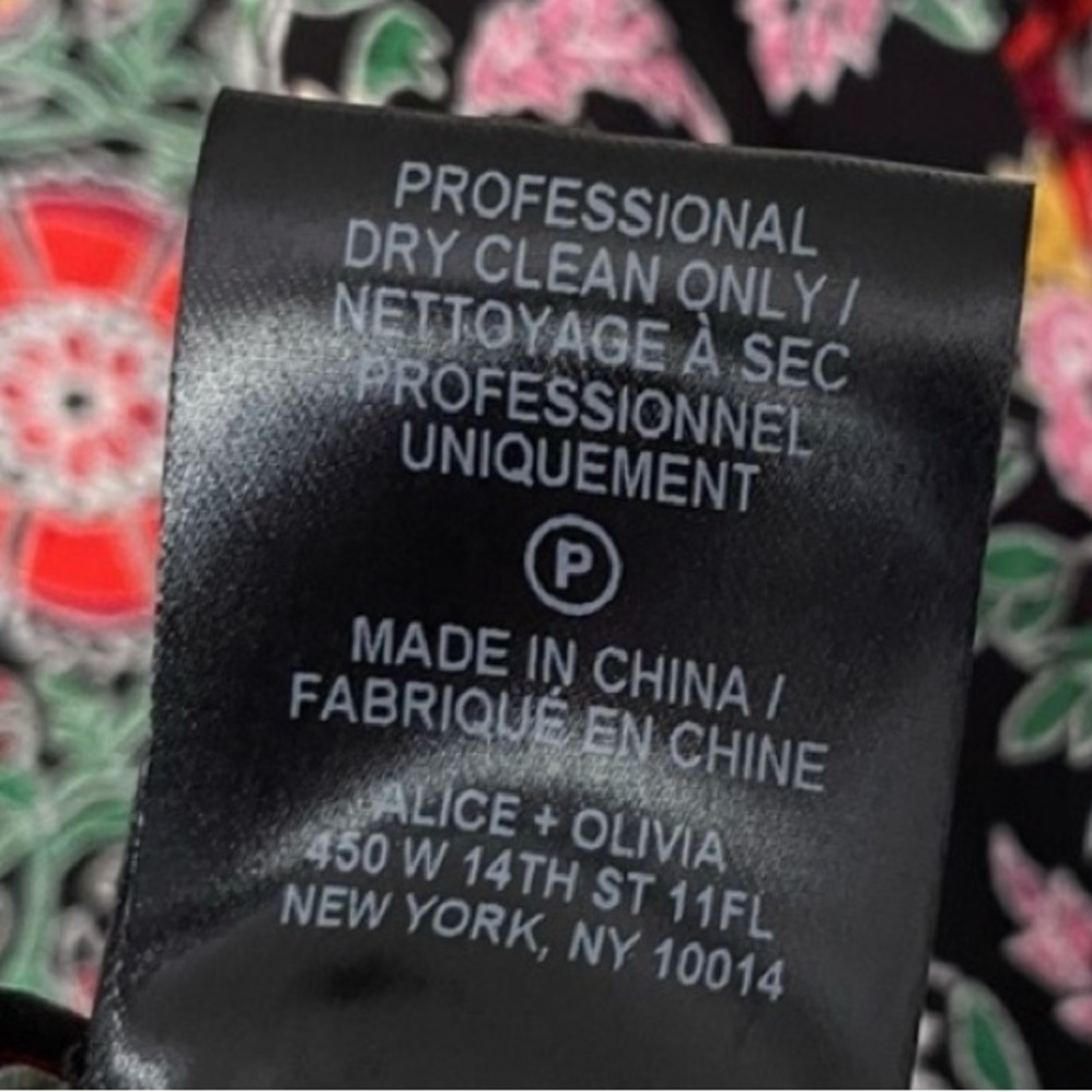 alice + olivia
Reilly Flower Pot-print blouse in Small - Picture 7 of 15